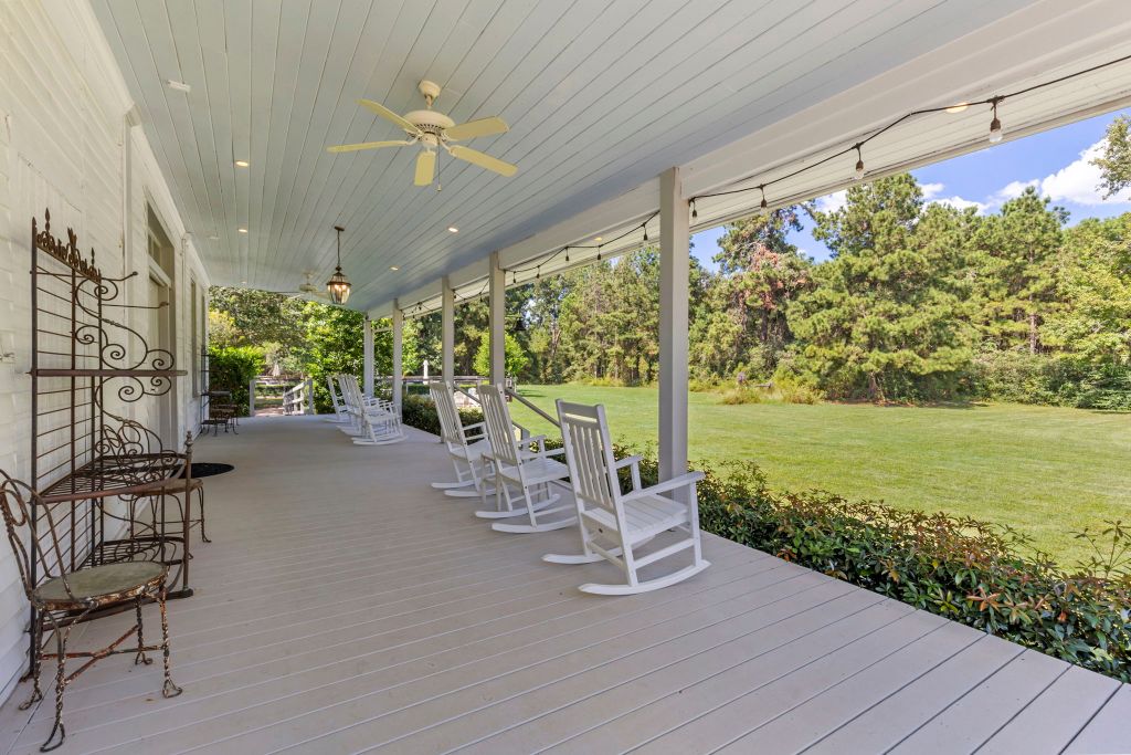 276 web or mls 1N0A1116