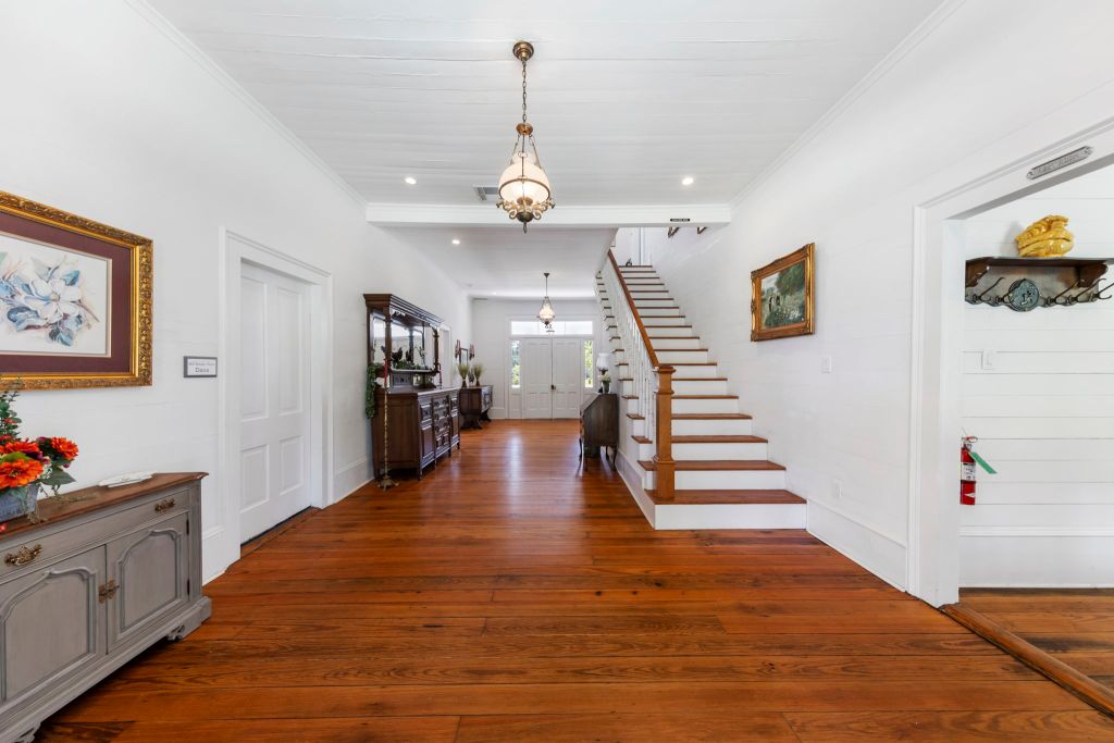 289 web or mls 1N0A1182 1