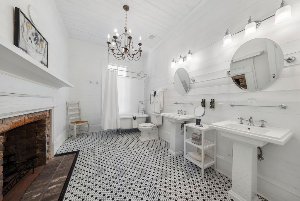 306 web or mls 1N0A1263 2 1