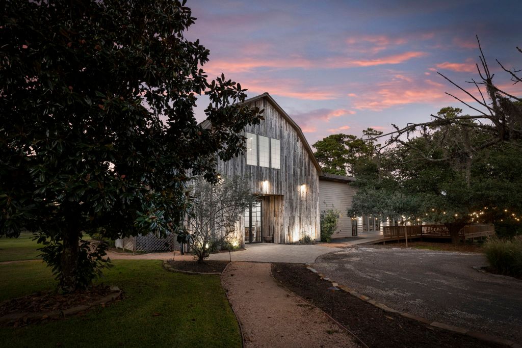 326 web or mls 1N0A0264 1