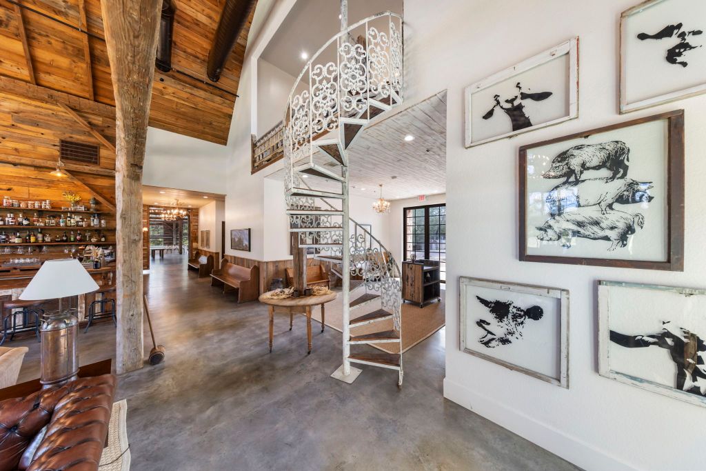 375 web or mls 1N0A1558