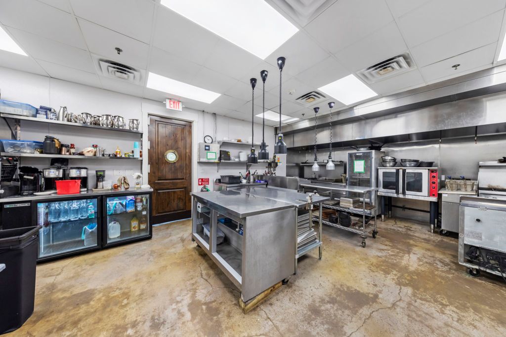 397 web or mls 1N0A1674