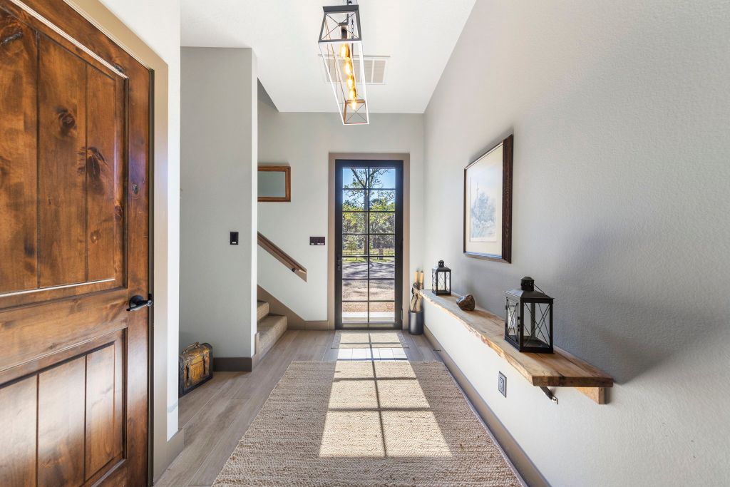 61 web or mls 1N0A0302 1