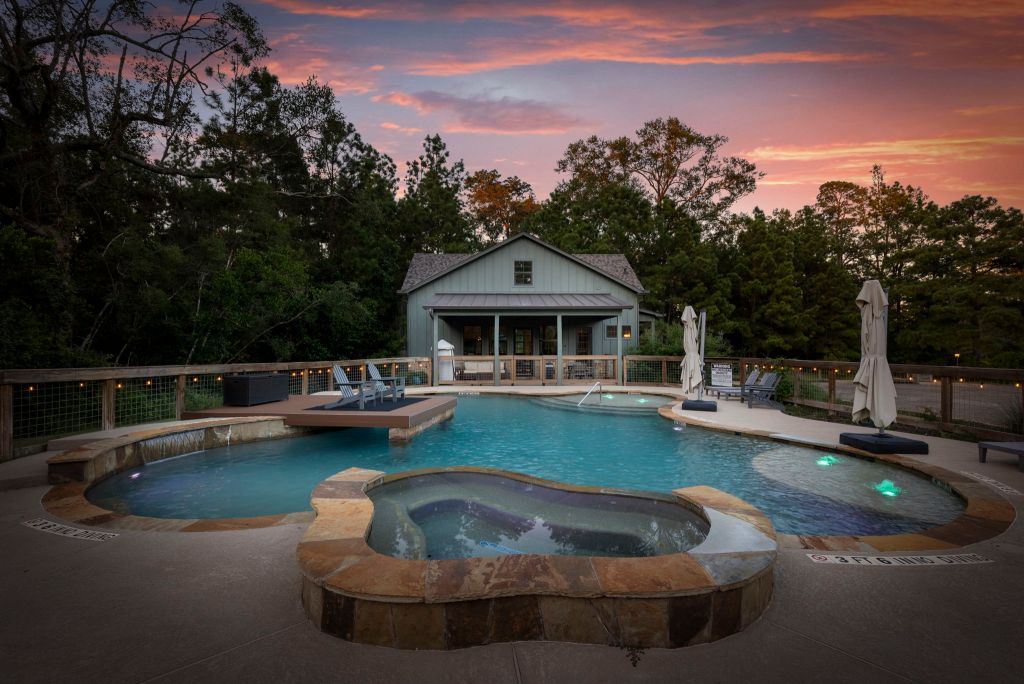 89 web or mls 1N0A0063