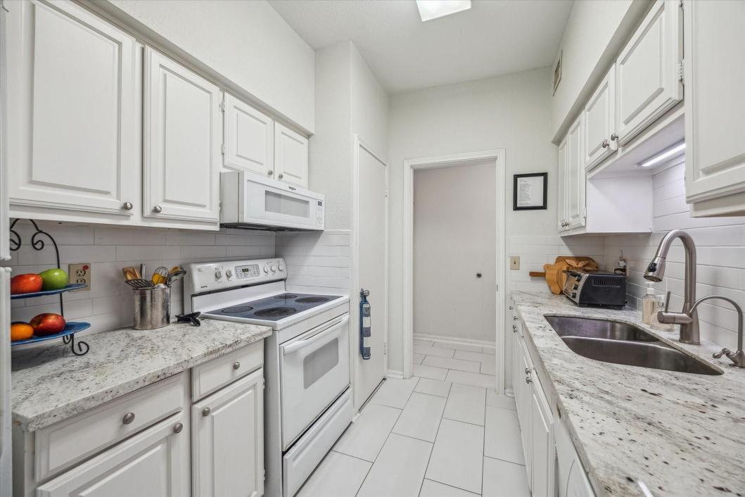 86060104 2400 N Braeswood Boulevard 233
