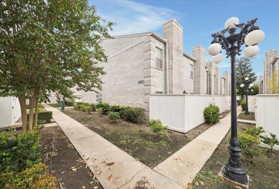 92847360 4001 Tanglewilde Street 1103