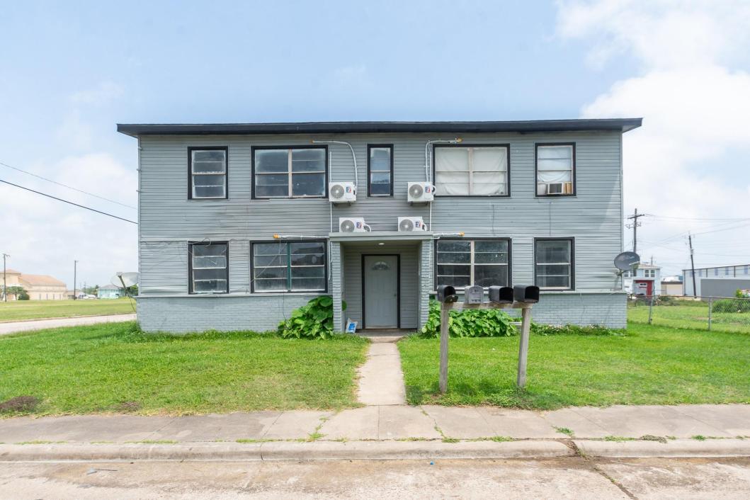 84370131 126 W 6th Street