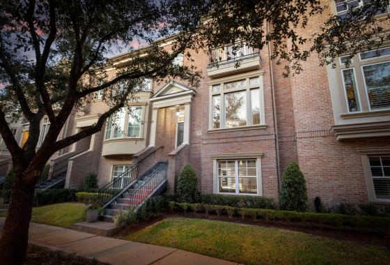 70289427 6 History Row